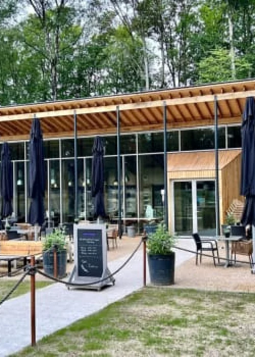 Nieuwe entreegebouw van het Waterloopbos geopend