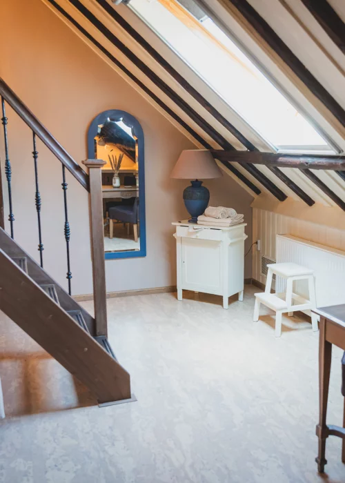 Discover the combination of group spaces and exclusive rooms
