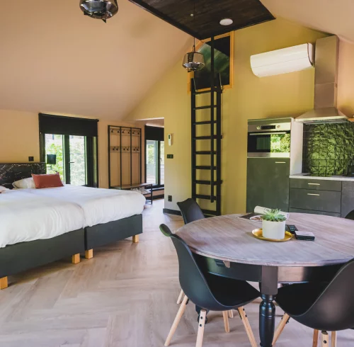 The combination of group spaces and exclusive rooms